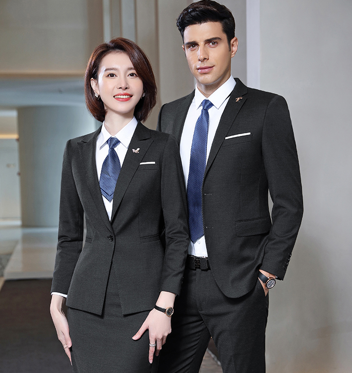 定制西服如何穿出更優(yōu)雅的感覺(jué)?